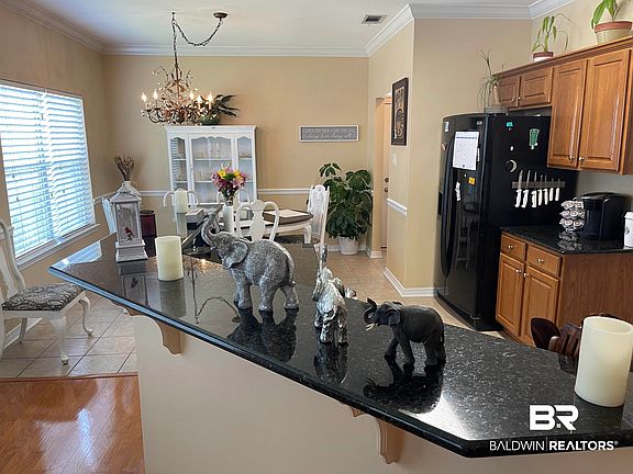 2nd image of 29895 Saint Simon St