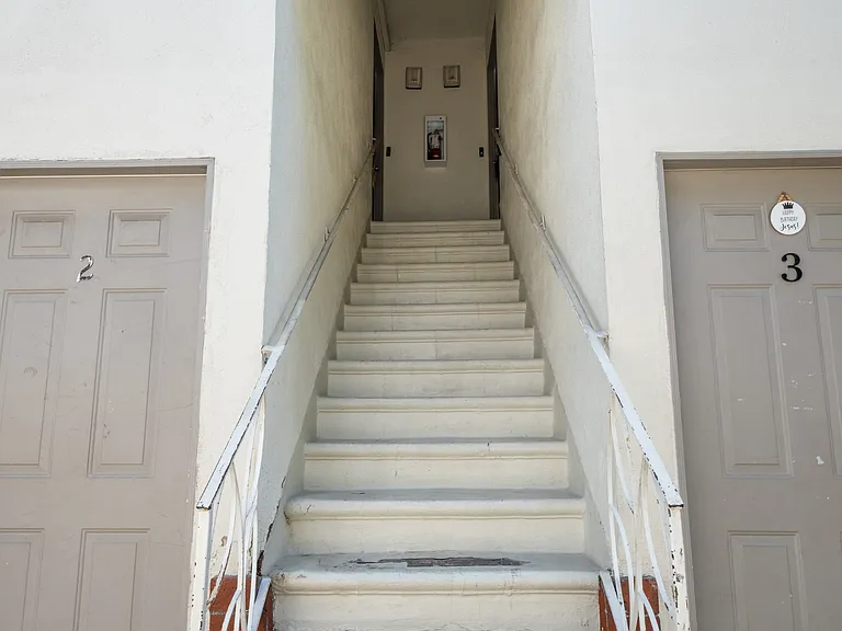 710 E 6th St — Photo 18