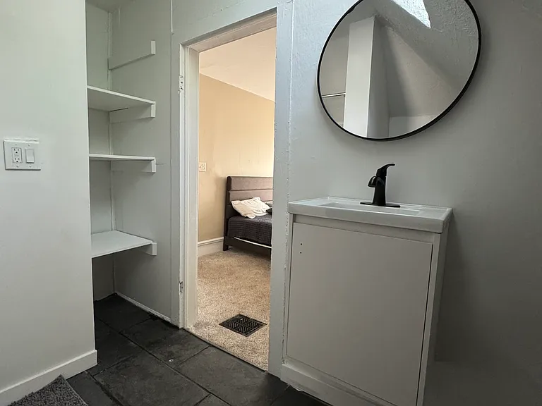 111 Sweet St NE #3 — Photo 8