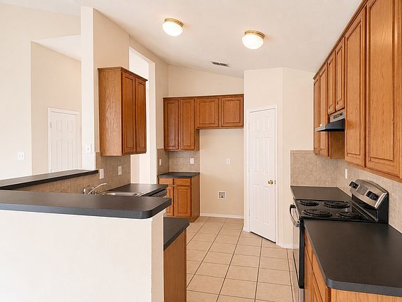 5th image of 1406 Millbrook Ln