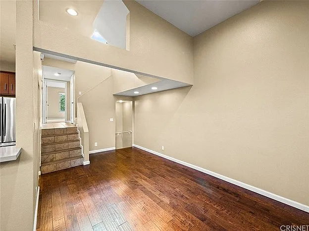 2054 Los Feliz Dr — Photo 5