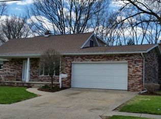 216 Oakland Dr, Essexville, MI