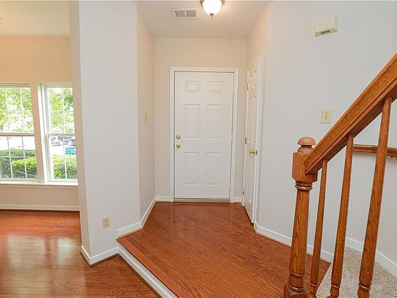 5th image of 2938 Queensland Dr