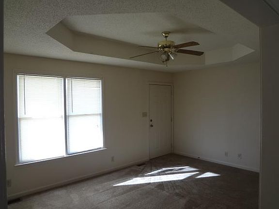 3rd image of 367 Donna Dr
