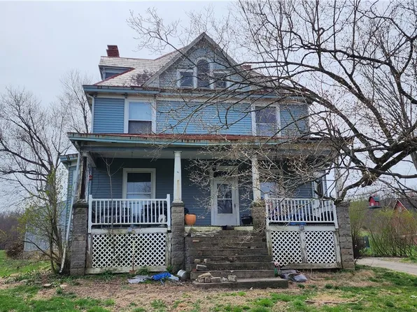 44 1st St, Taylorstown, PA 15365