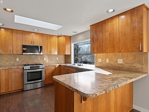 5th image of 4611 SE La Cour Ct