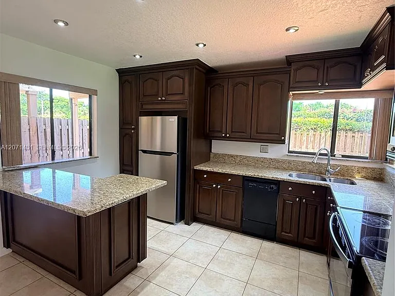 9645 SW 148th Pl #9645 — Photo 5