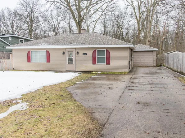 1054 Bronson Ave, Plainwell, MI 49080
