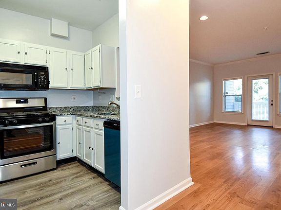 5th image of 14305 Grape Holly Grv APT 14