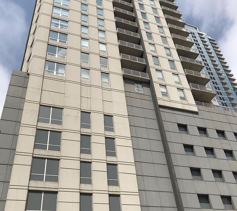 1st image of 330 W Grand Ave APT 1005
