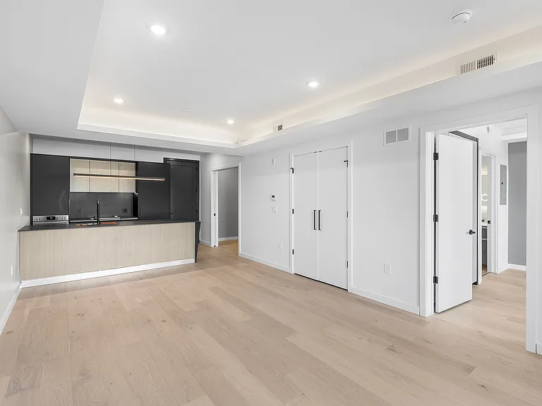 UNIT X02 - 850 SF
ONE BEDROOM + DEN + BLACONY