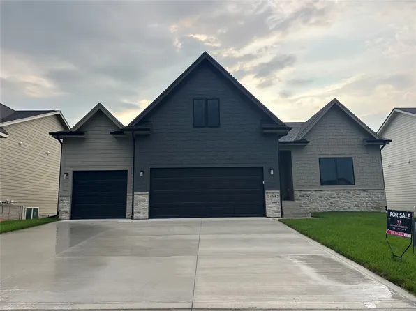 4705 177th St, Urbandale, IA 50323