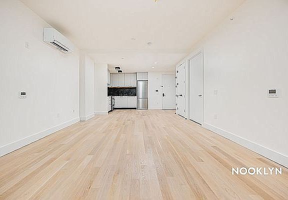 5th image of 250 Gold St #918