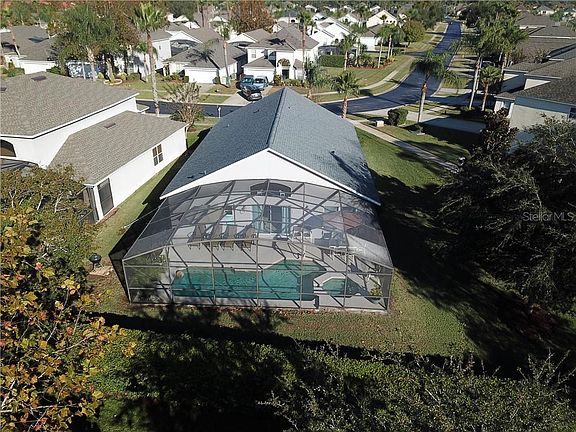 3rd image of 983 Lake Berkley Dr