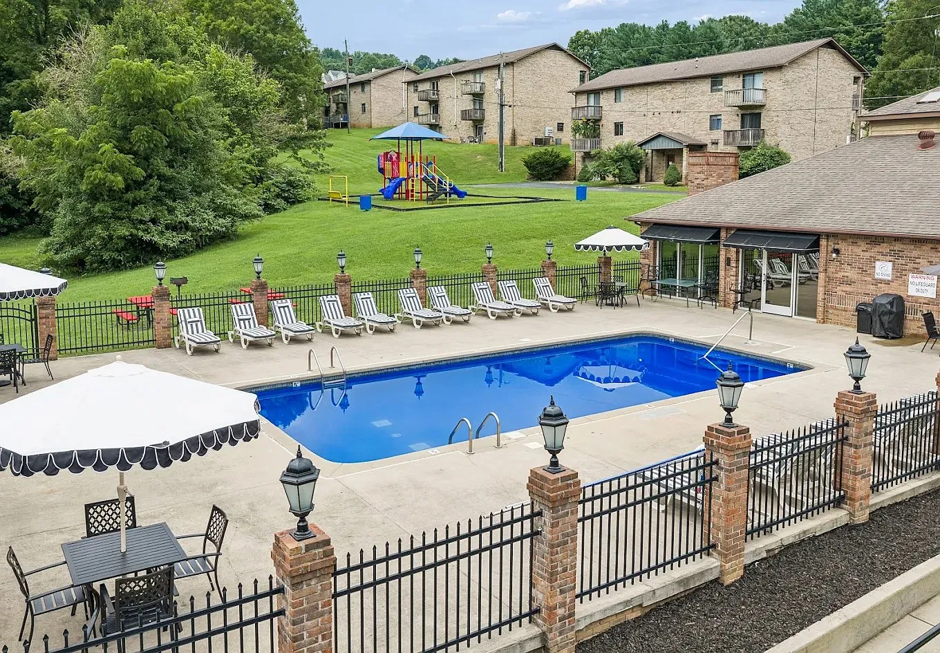 2 bed, 1.5 bath, 1200 sqft, $1,435 — Photo 4