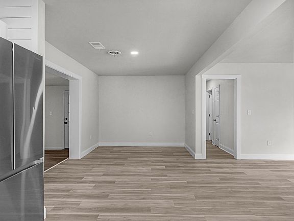5th image of 3760 Bayou Blvd