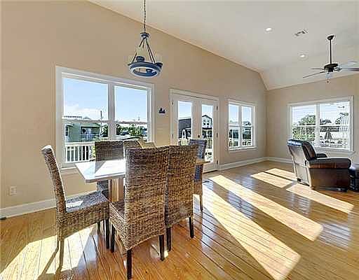 3rd image of 854 Deer Dr