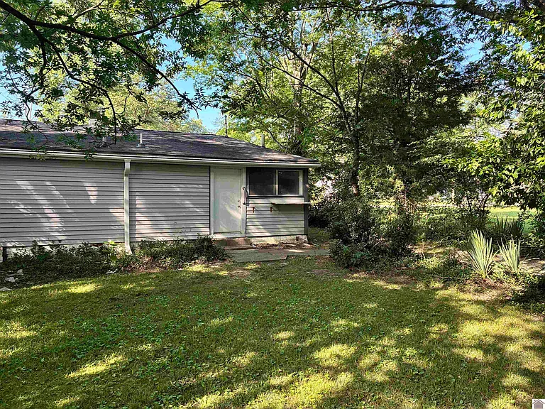1207 Markham Ave — Photo 6