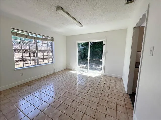 1107 Carrollton Ave — Photo 6