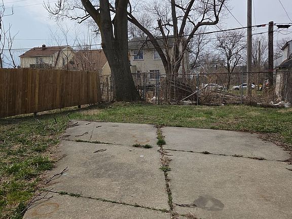 3rd image of 14375 Terry St