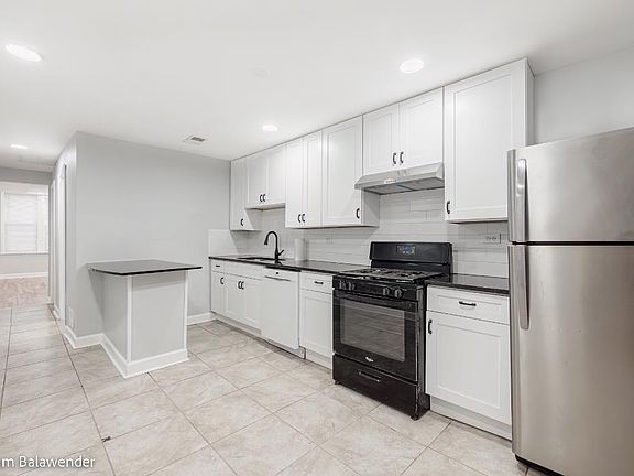 2nd image of 2839 W 40th St #1