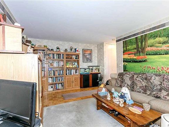 3rd image of 260 Waverly Ave