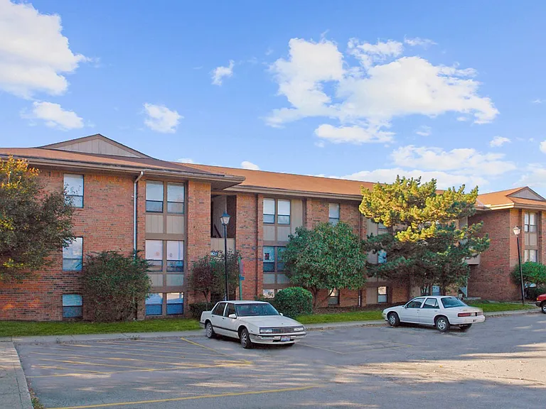 The Woodside Apartments - SPECIAL PROMOTIONS — Photo 2