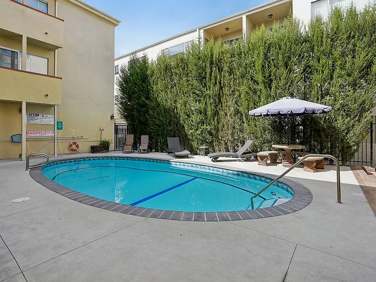 Willis Apartments — Photo 53