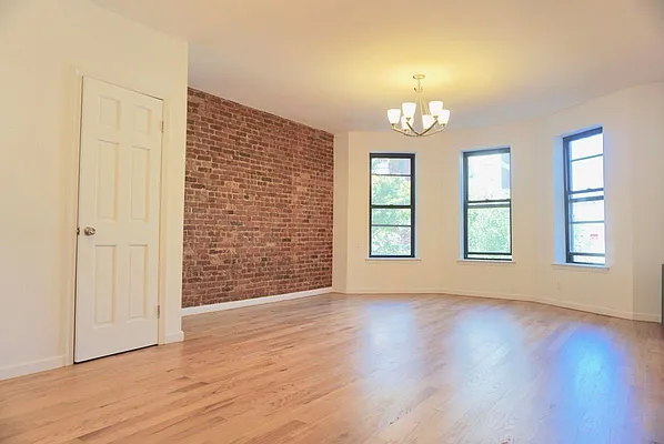 Rented by NYLA Realty | media 6