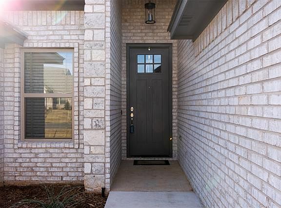 3rd image of 3308 Arrow Dr