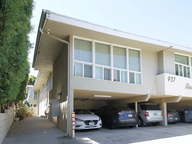937 Hilldale Ave — Photo 2