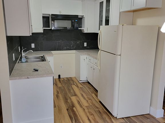 4th image of 940 Vassar Ave