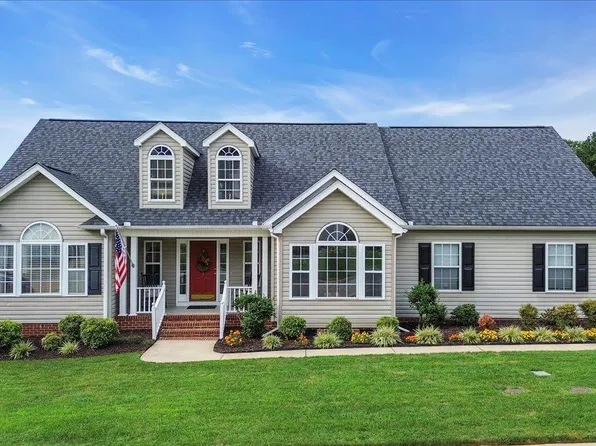 2 Pembark Ln, Simpsonville, SC 29681