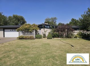 605 Briar Hill Dr, Garden City, KS 67846