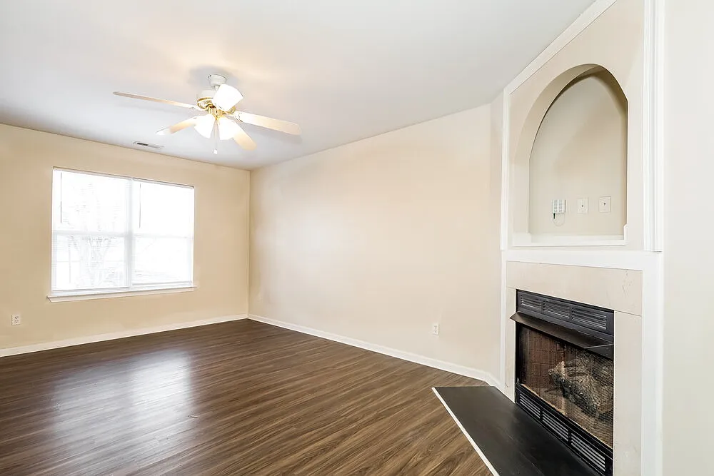 3 bed, 2.5 bath, 1327 sqft, $1,780 — Photo 4