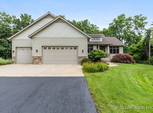 360 River Place Dr SE, Lowell, MI 49331