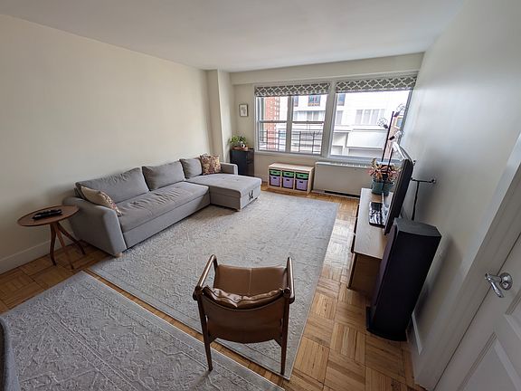 5th image of 200 E 74th St APT 10D