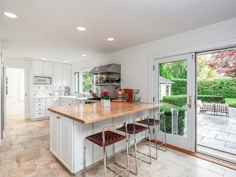 113 Herrick Rd — Photo 14