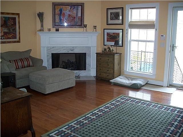 Living room w/ Fireplace