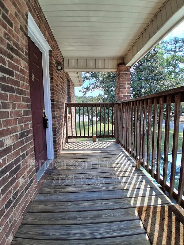 2 bed, 1.5 bath, 900 sqft, $950 — Photo 4