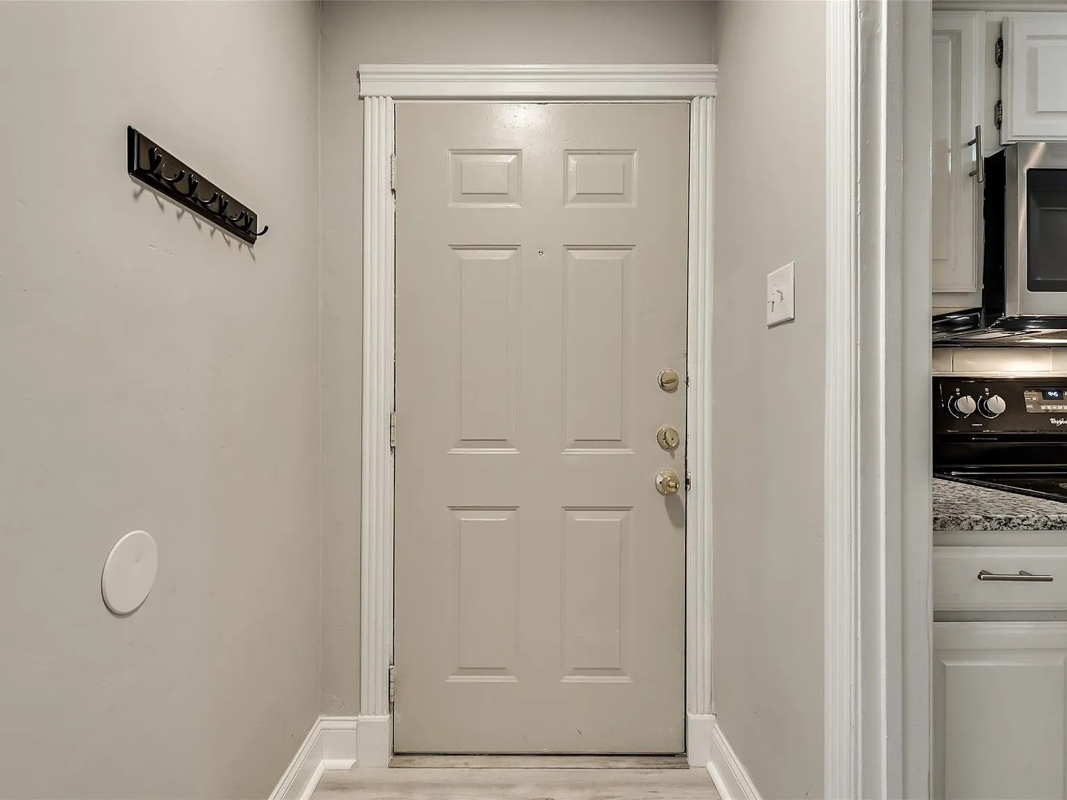 1 bed, 1.5 bath, 821 sqft, $1,495 — Photo 3