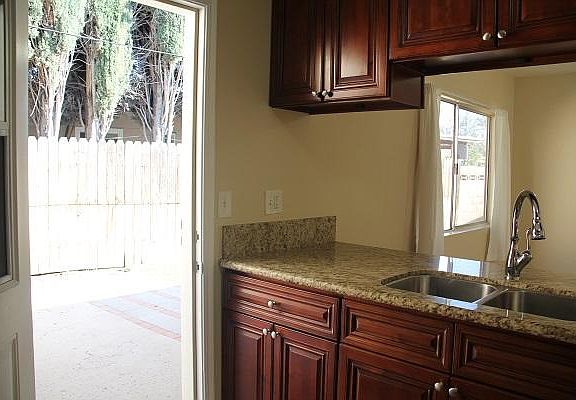 5th image of 1024 W Orange Grove Ave