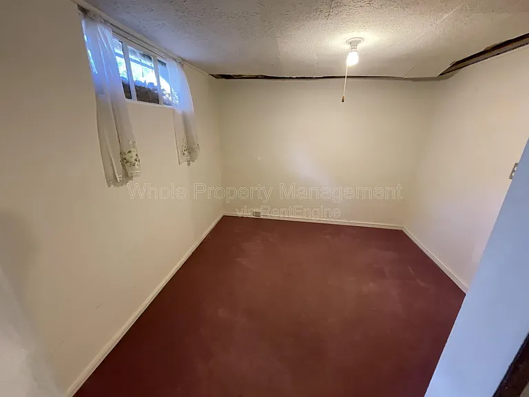 4909 Beach Ct — Photo 18