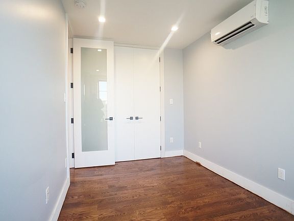 4th image of 682 Franklin Ave