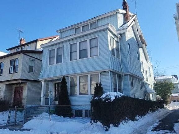 3rd image of 558 S Clinton St