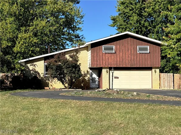922 Sharondale Dr, Amherst, OH 44001