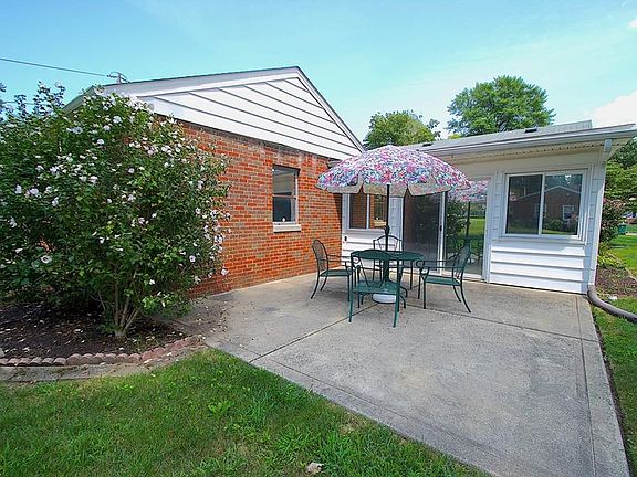 2nd image of 7582 Acacia Ave