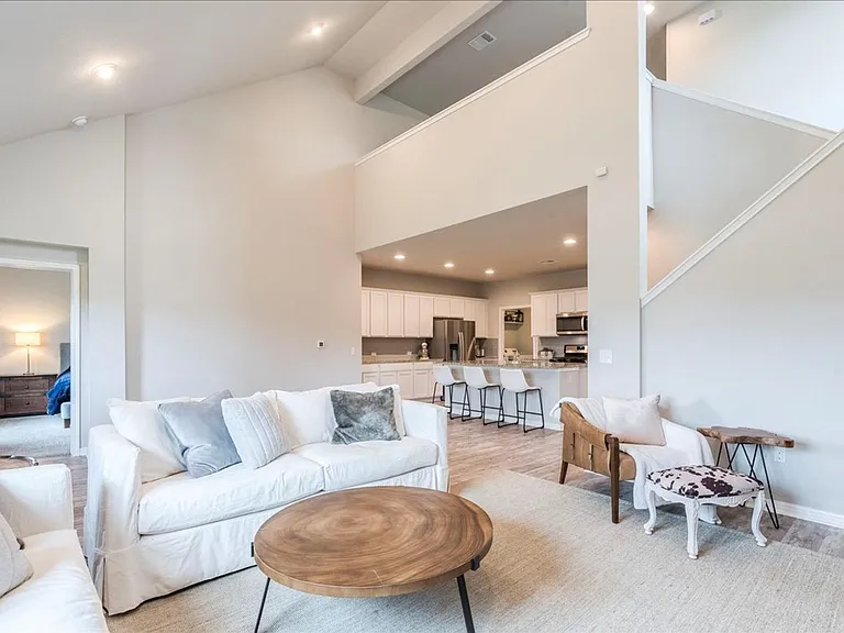 125 Groesbeck Ln — Photo 11