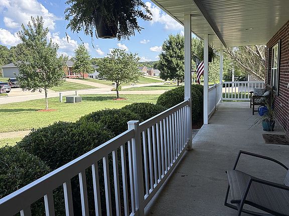 3rd image of 8004 Hunters Ln