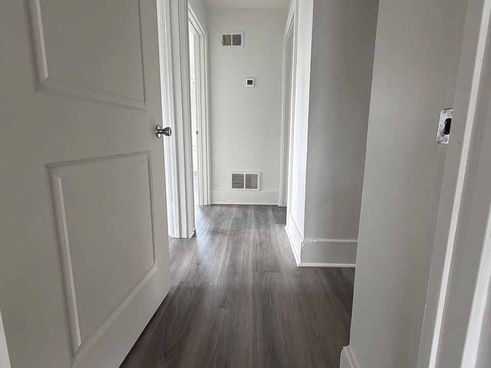 1st image of 105 E Molloy Rd Floor 1